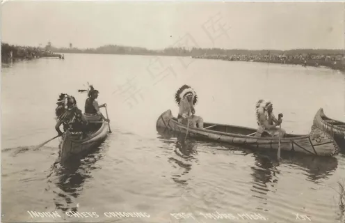 人物活动,工笔画,图画,黑白照片,卡通动漫人物,NE East Tawas MI RPPC 1930年代巨大的人群和奇珀瓦印第安部落的独木舟表演者和全美印第安印第安服饰的鹰羽毛头饰摄影师UNK