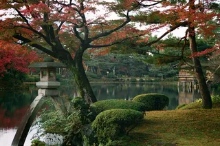 剑石灯笼，兼六园，兼六园，六属性花园，日本石川县金泽，徽轸石灯笼，徽轸灯笼，ことじとうろう，兼六园，けんろくえん，金泽，金沢市，かなざわし，石川县，石川県，いしかわけ