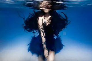 深蓝色天堂6英尺以下