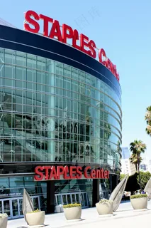 建筑,沿街店面,医院,排球网,显示屏,订书钉中心