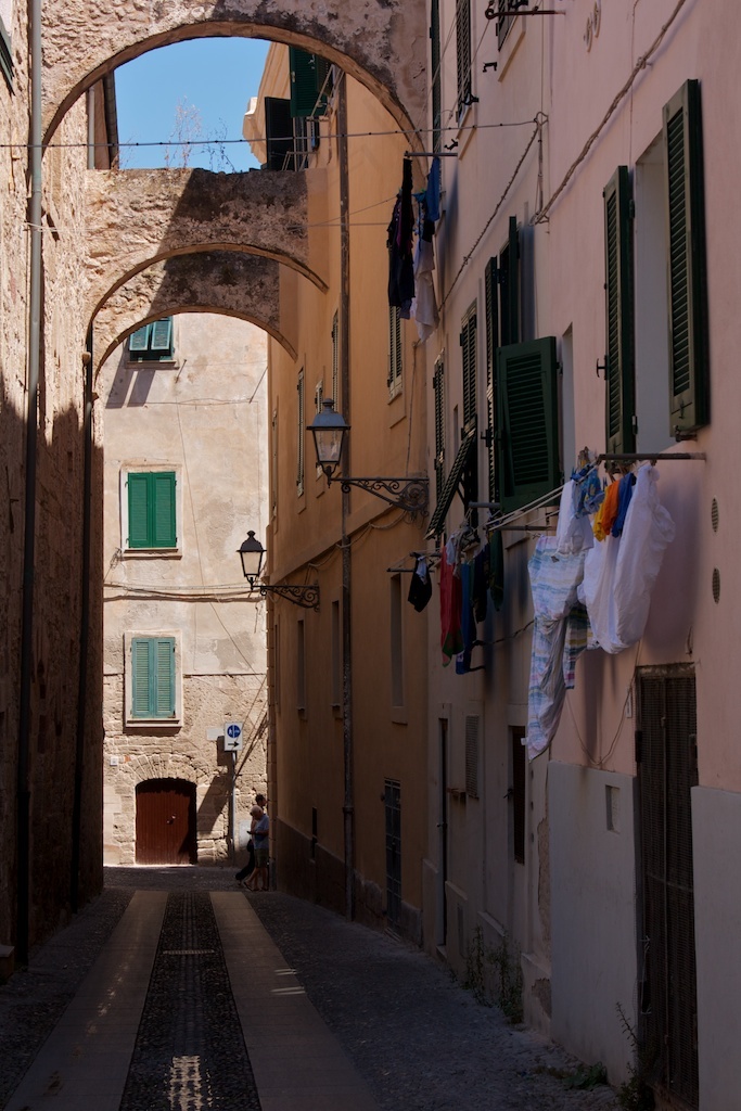 巷道,城市街道,民居,街道,轿车,Strada