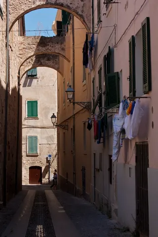 巷道,城市街道,民居,街道,轿车,Strada