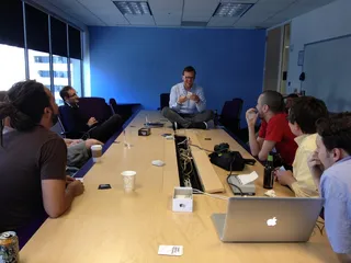 小组会议,召开座谈会,商务洽谈,现场办公,教室,董事会会议室反人类