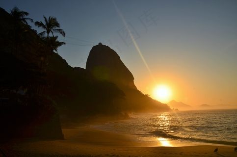 天空,江河,山峦,街灯,树,阿瓜卡尔街