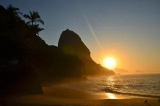 天空,江河,山峦,街灯,树,阿瓜卡尔街