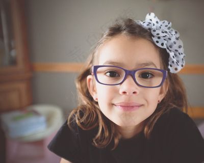 眼镜,人物特写,美女,女孩,头发,新规格