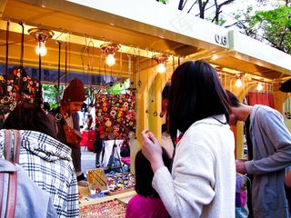 人物活动,商场,合照,美女,,弘大的街头购物