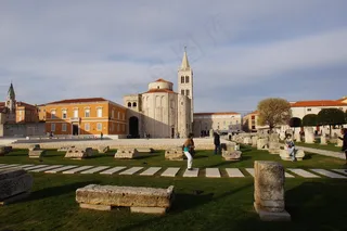 建筑,寺塔,草原,江河,天空,克罗地亚扎达尔