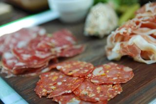 菜肴,花蟹,花卉,碗,腊肠,辣椒香肠-熟食店拼盘-Bistro Guillaume AUD22