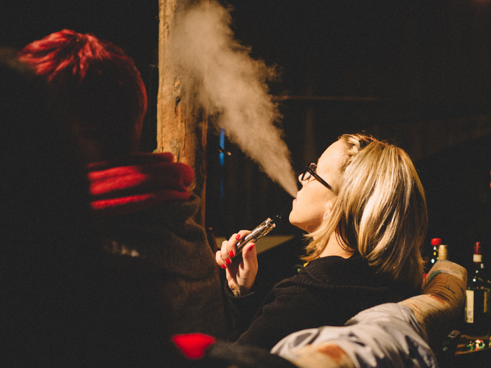 vape on，女孩