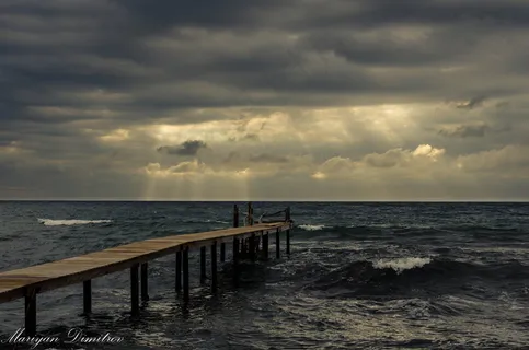 \\\\\\\“ ”到那里都有裂痕，这就是光的进入。“伦纳德·科恩