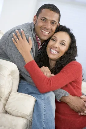 人物特写,合影,吊带睡衣,情侣装,保暖内衣,夫妇在客厅里微笑