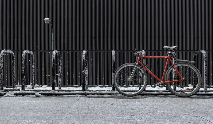 折叠自行车,自行车,垃圾箱,长号,自行车架,037/365：红色自行车