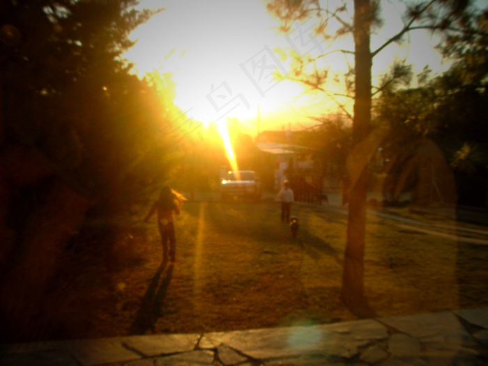 天空,街灯,生态林,熊熊大火,路灯,艾米莉（Emily）扮演