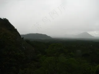 斯里兰卡-062-丛林山国家在雨中