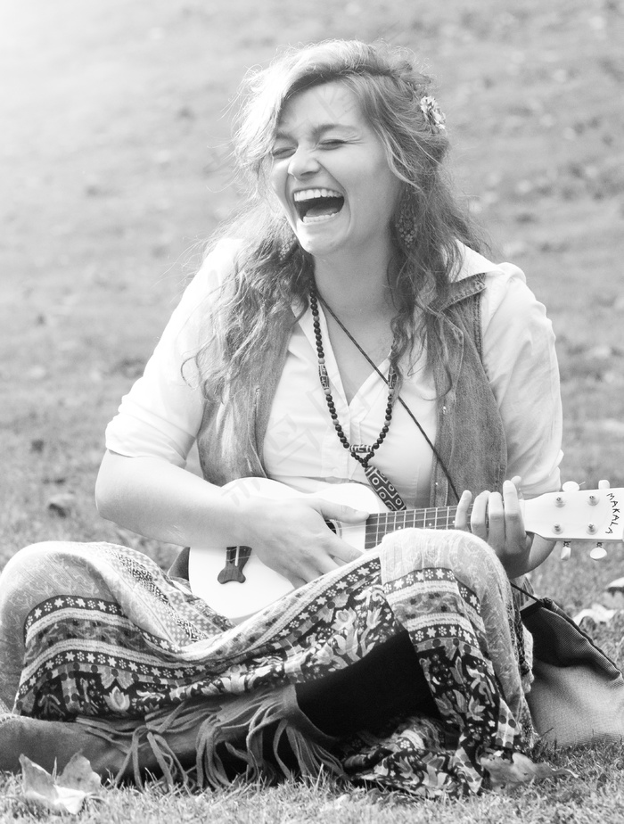 人物特写,巨蟒,工笔画,美女,女孩,考特尼黑白