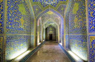 剧院/博物馆/礼堂,门,隧道,卡通动漫人物,建筑,没有人那么富有