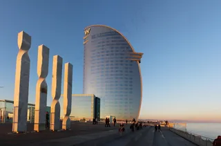 建筑,剧院/博物馆/礼堂,轿车,天空,巴塞罗那W酒店