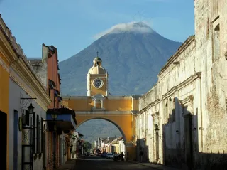建筑,天空,寺塔,宫殿,剧院/博物馆/礼堂,圣卡塔利娜拱门和阿瓜火山
