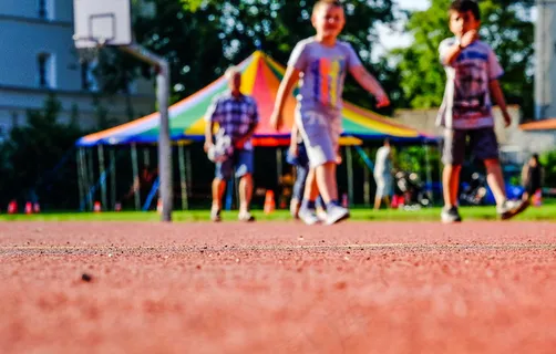 玩具,起跑,三级跳远,合照,七项全能,在操场上