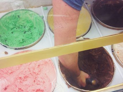 女人的手臂Sc巧克力冰淇淋14年5月18日