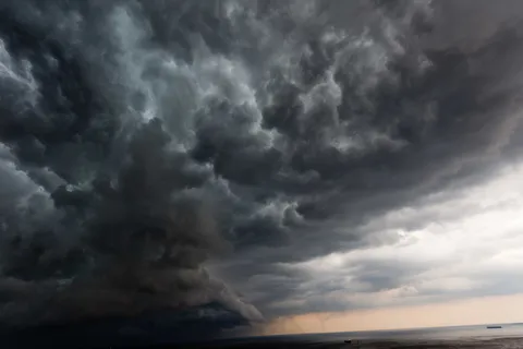 Ciemne chmury nadGdynią