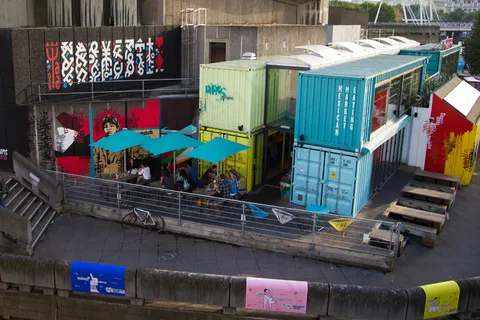 火车,铁路轨道,垃圾车,巴士,游乐场,海运集装箱餐馆 火车,铁路轨道,垃圾车,巴士,游乐场,海运集装箱餐馆