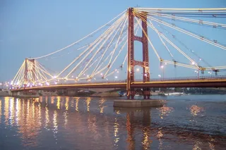 桥梁,金属栏杆,天空,居民楼,海洋,Puente Colgante de Santa Fe Iluminado