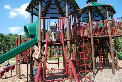 滑梯,游乐场,充气跳床,亭楼,幼儿园设备,在操场上 滑梯,游乐场,充气跳床,亭楼,幼儿园设备,在操场上