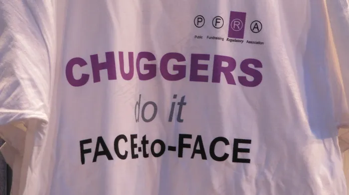 挑战者面对面地做