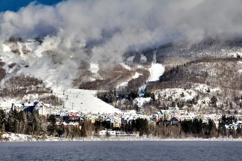 山峦,冰雪,湖泊,草原,天空,魁北克蒙特朗布朗 山峦,冰雪,湖泊,草原,天空,魁北克蒙特朗布朗
