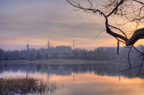 天空,湖泊,树,枯枝,雪树银花,Linnanmäki在Töölönlahti