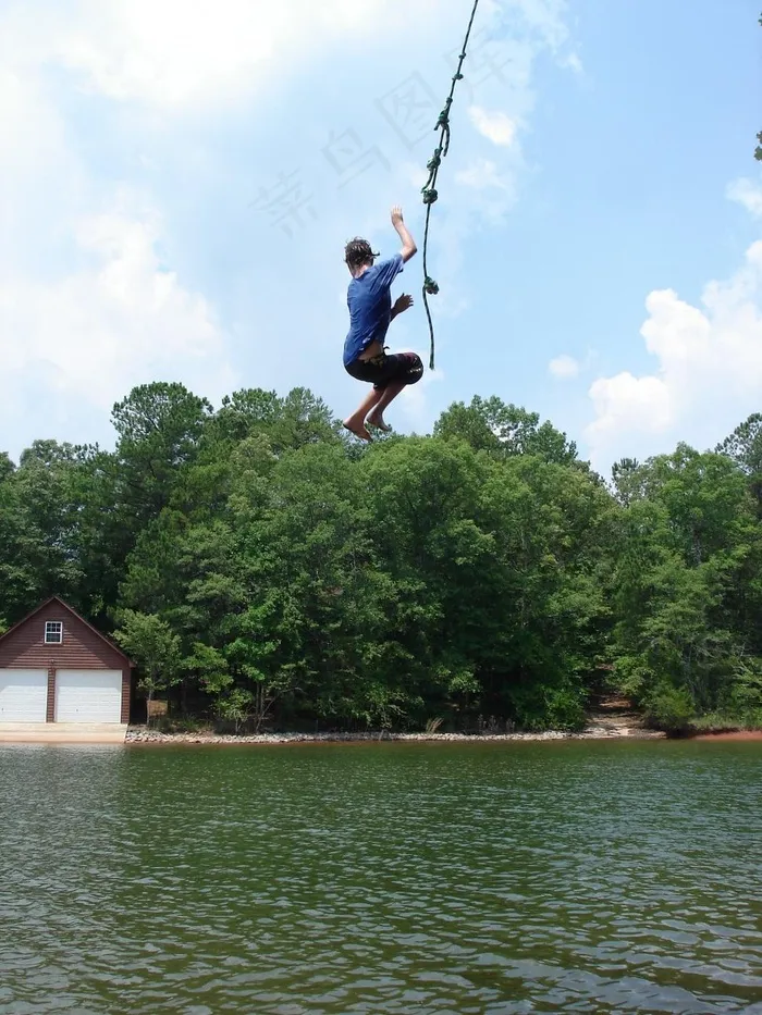 蓬松的空气从绳秋千上捕捉