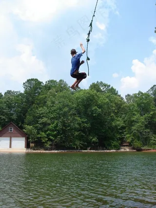 蓬松的空气从绳秋千上捕捉