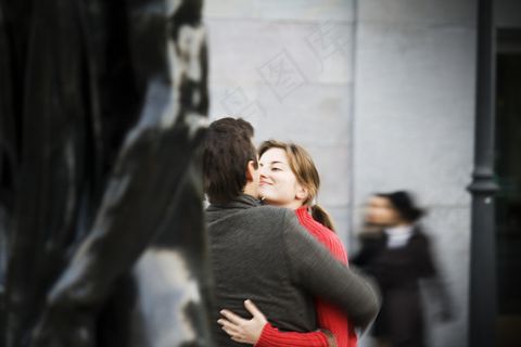 屏幕截图,合照,电视机,美女,雕塑之爱