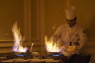 人物特写,台灯,吸顶灯,温泉,玩具,厨师准备可丽饼Suzette