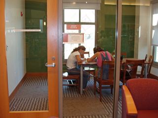 室内一角,椅子,门,窗,办公室隔断,小组学习室