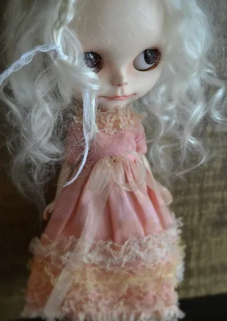 我爱我的女孩，你的头发上的那些卷发使我着迷，让我们看看当新的小小的身体长起来时的样子！