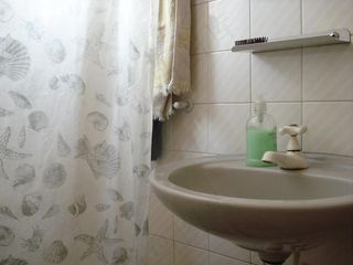 卫生间,立柱盆,洁具,洗手盆,马桶,浴室