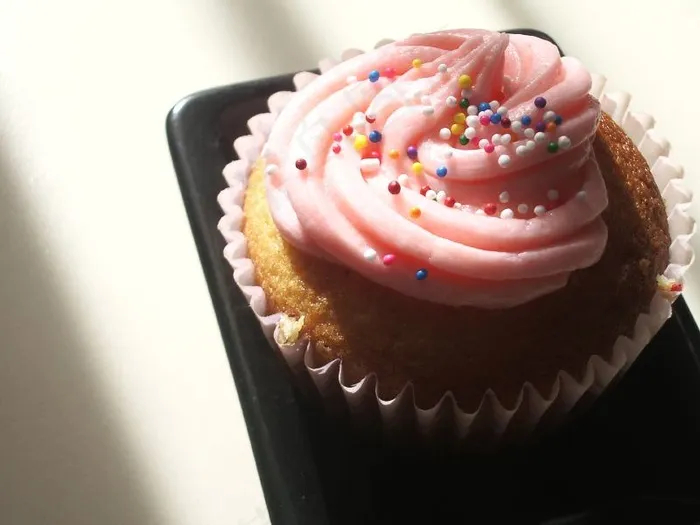 蛋糕,纸杯蛋糕,工艺品,吸顶灯,台灯,粉红色和洒