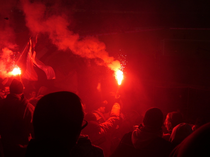 熊熊大火,火山,篝火,森林火灾,熔浆,PSG 2-1 ASSE的熏蒸和红色胭脂