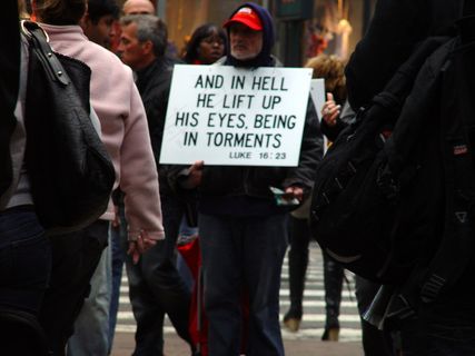 我在宾夕法尼亚车站外面悄悄地预言