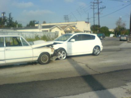 轿车,停车棚,街道,防撞护栏,警车,我的车祸-我的马自达3