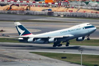 机场,飞机,客机,轿车,教练机,国泰波音747-400F在香港机场升空