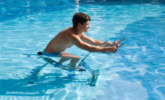 H.阿斯托里亚-男子水上自行车特写