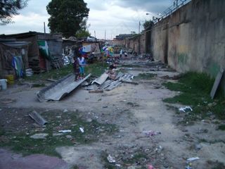 巷道,房屋倒塌,城市街道,垃圾山,暴雨天气,邻居-Los Recicladores（回收者）