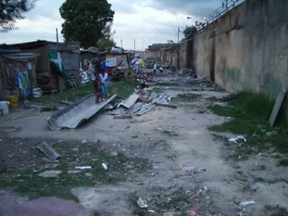 巷道,房屋倒塌,城市街道,垃圾山,暴雨天气,邻居-Los Recicladores（回收者）