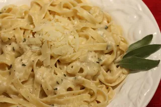 食物,面条,渍菜粉,蘑菇,花卉,意大利细面条阿尔弗雷多关闭