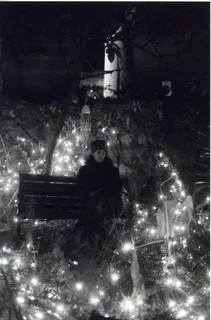 卡莉在童话般的灯光下（c 2000）