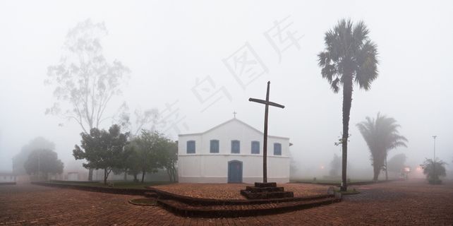 雾中的查帕达-内瓦亚查帕达